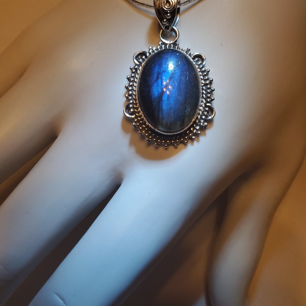 LABRADORITE   STERLING  SILVER  PENDANT. - Picture 9 of 10
